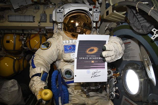 Alexei Ovchinin sends congratulations from the ISS WEB
