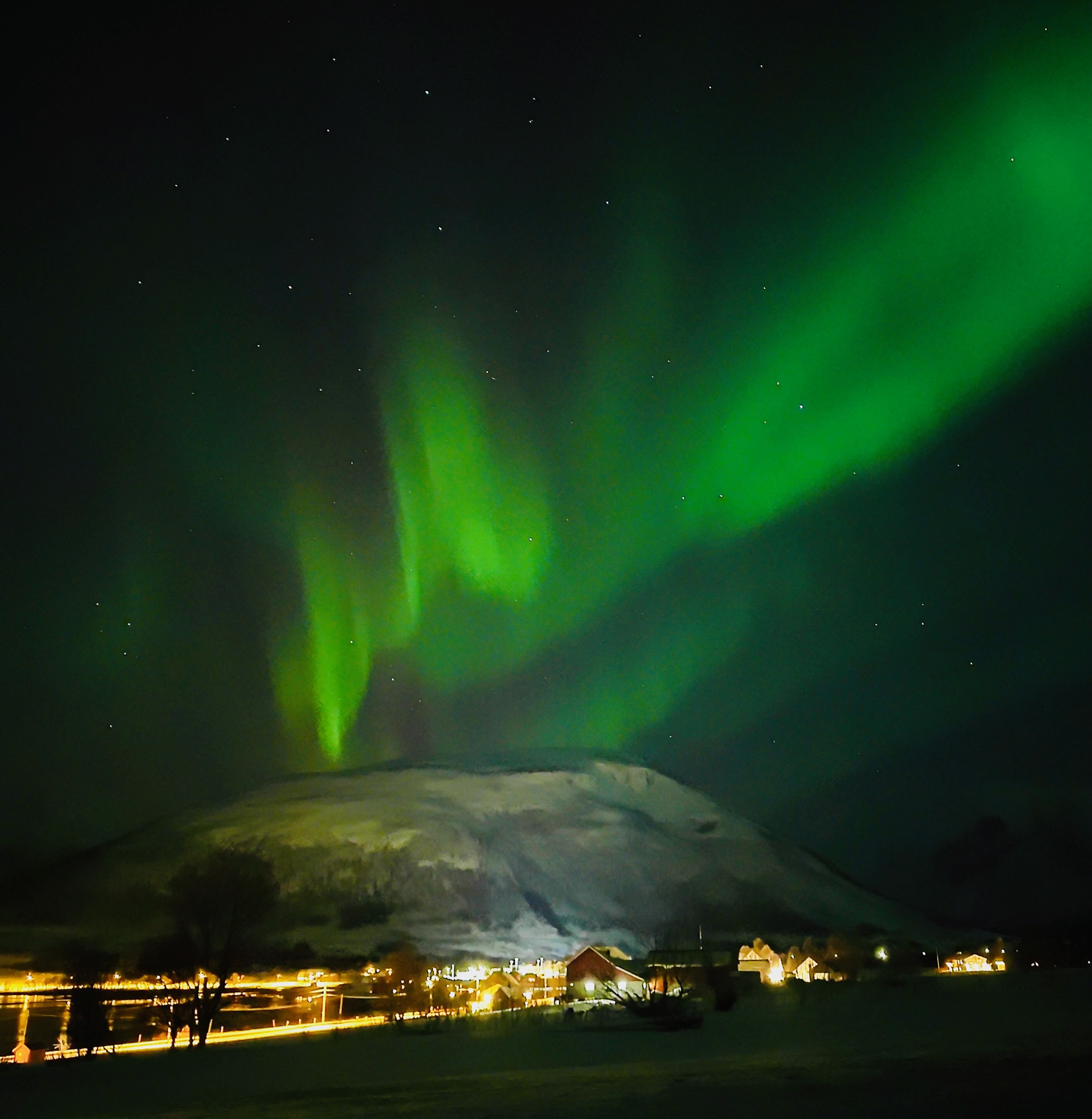 Green Aurora Over Flat Mountain